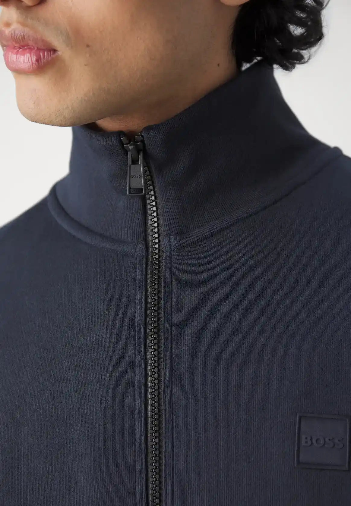 gilet-boss-homme-marine-zoom-face