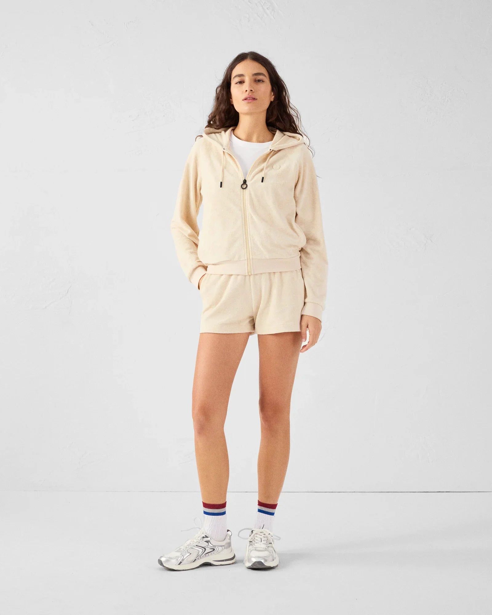 gilet-jott-anemone-beige-femme-porte
