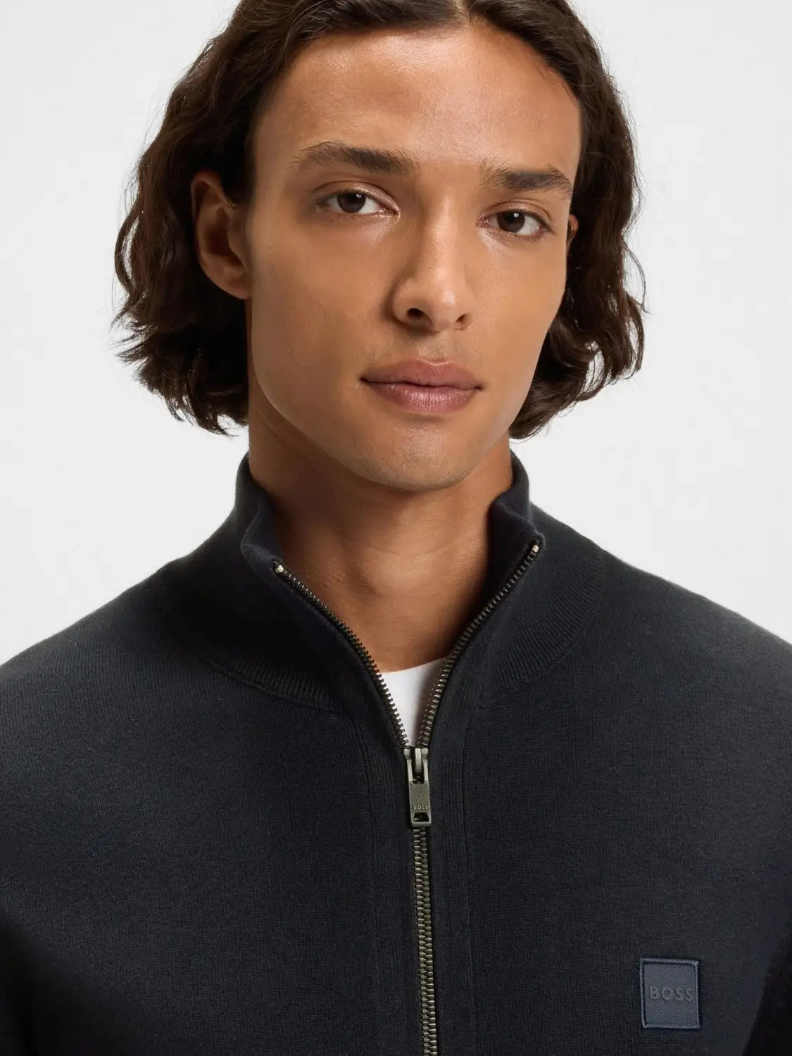 gilet-zippe-boss-homme-marine-face-zoom