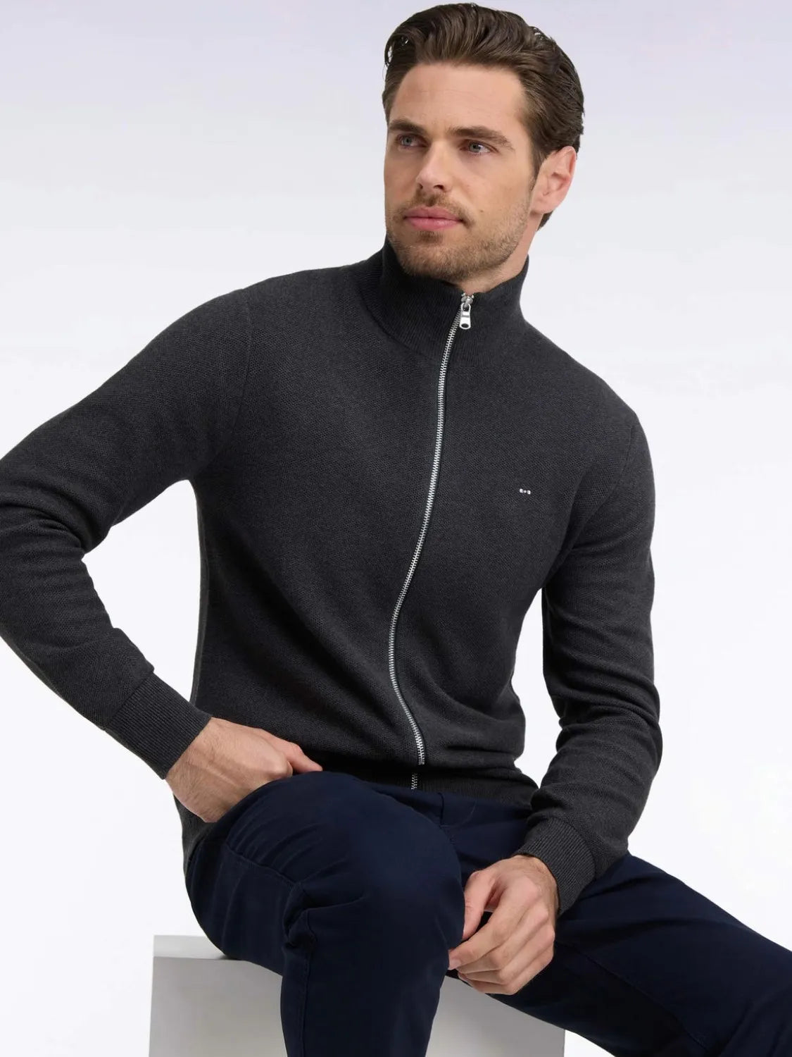 gilet-zippe-eden-park-gris-homme-H26MAICA0002GRF7-face-zoom
