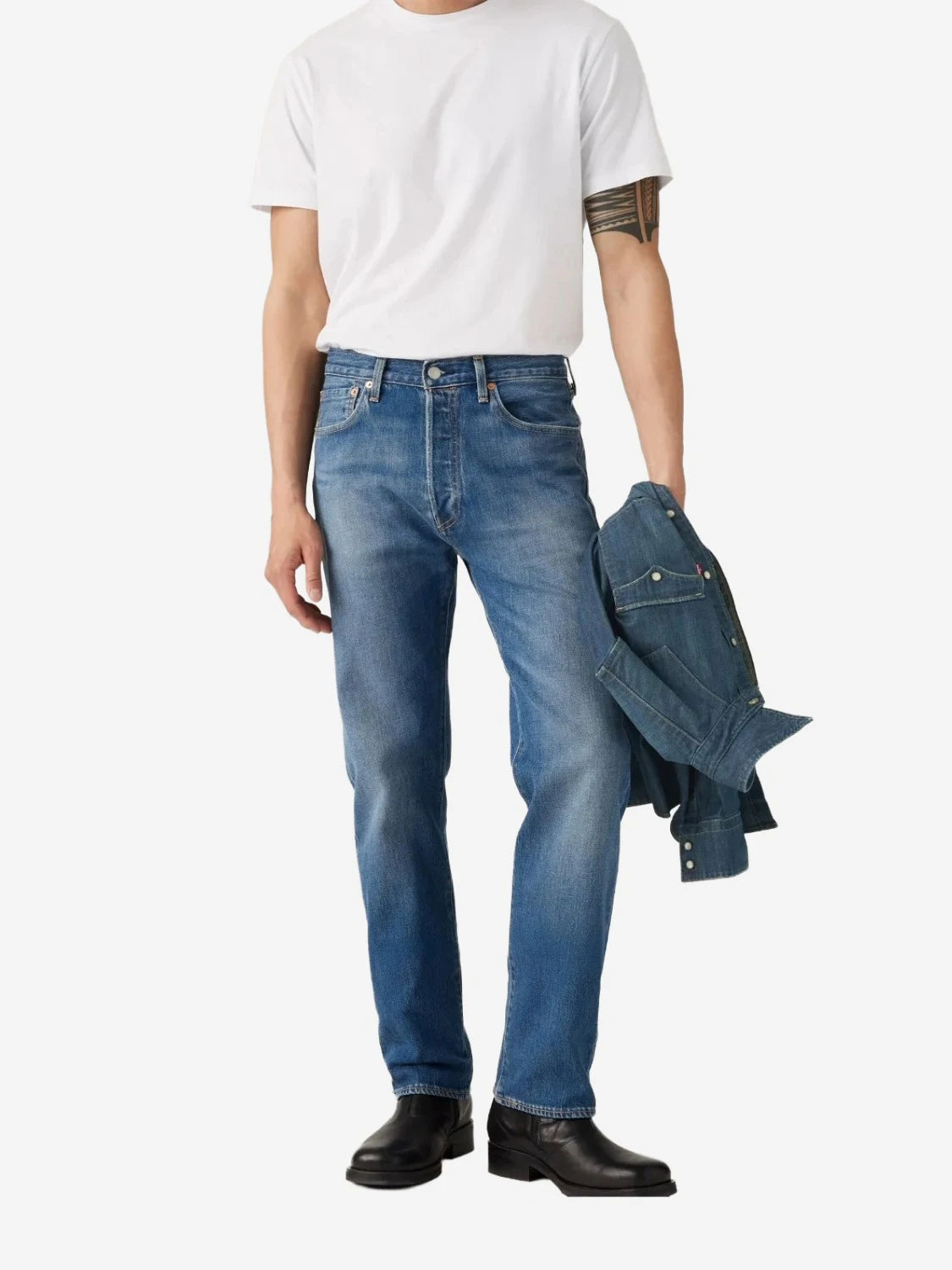jean-501-levis-homme-bleu-porte-bas