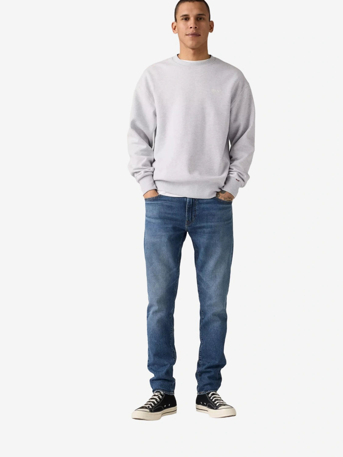 jean-512-levis-bleu-homme-porte