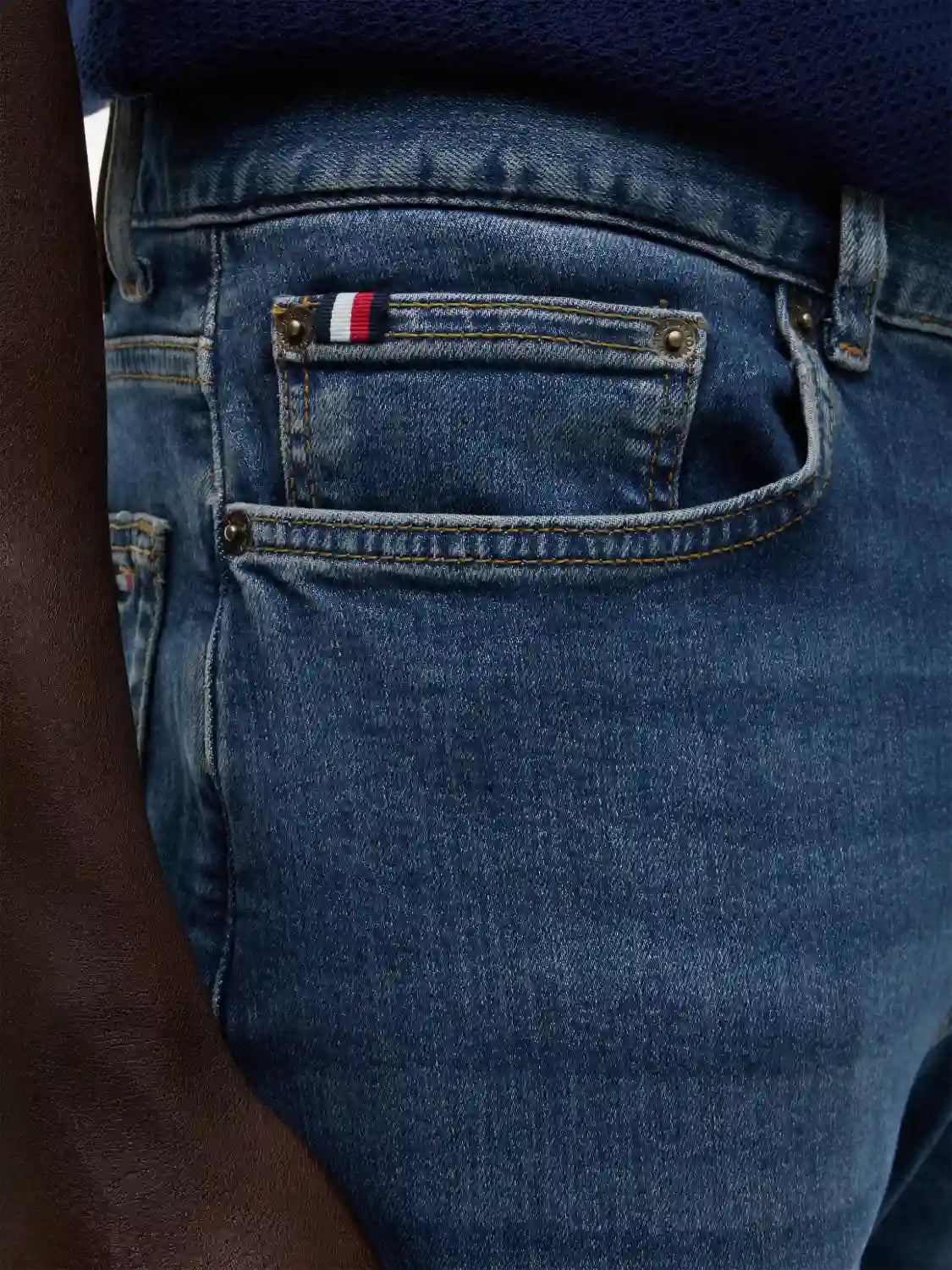 jean-tommy-hilfiger-bleu-coton-zoom