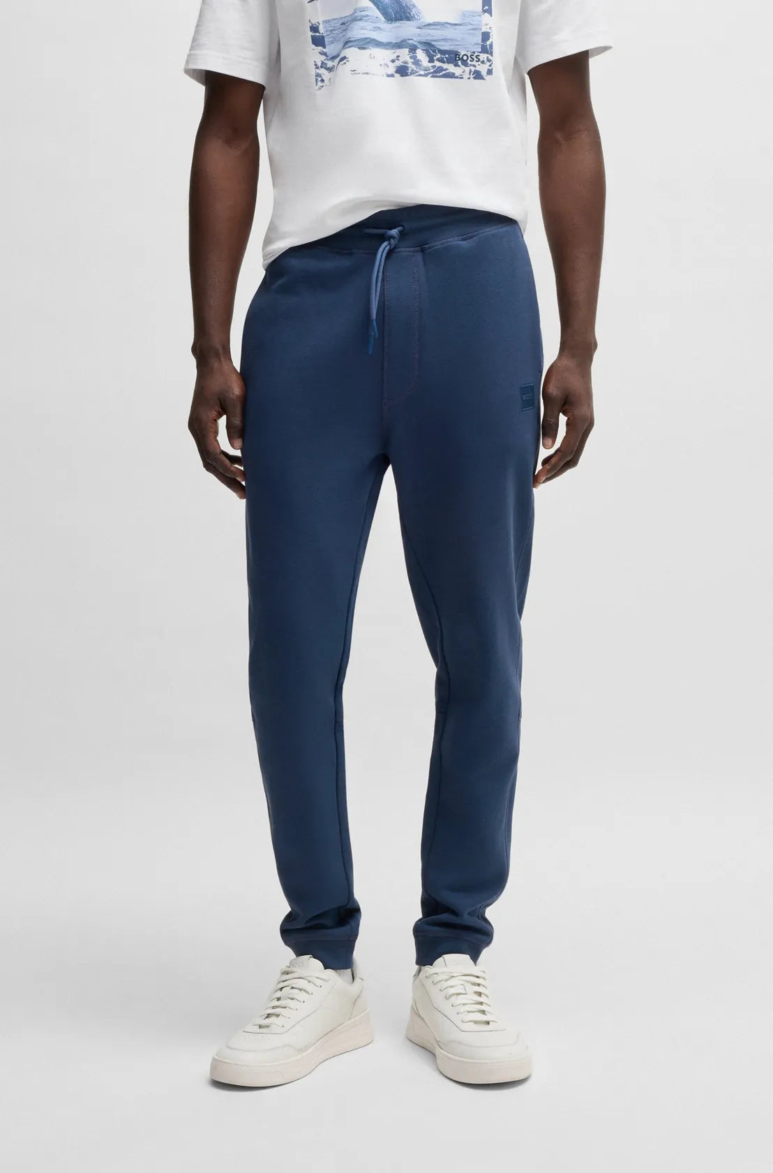 jogging-boss-homme-marine-face