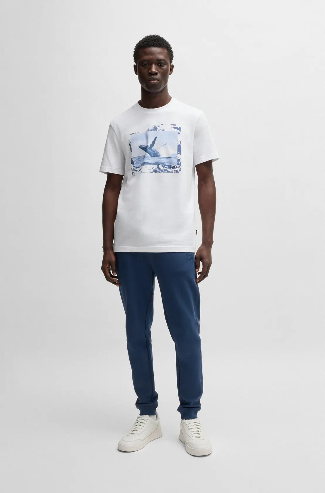 jogging-boss-homme-marine-porte