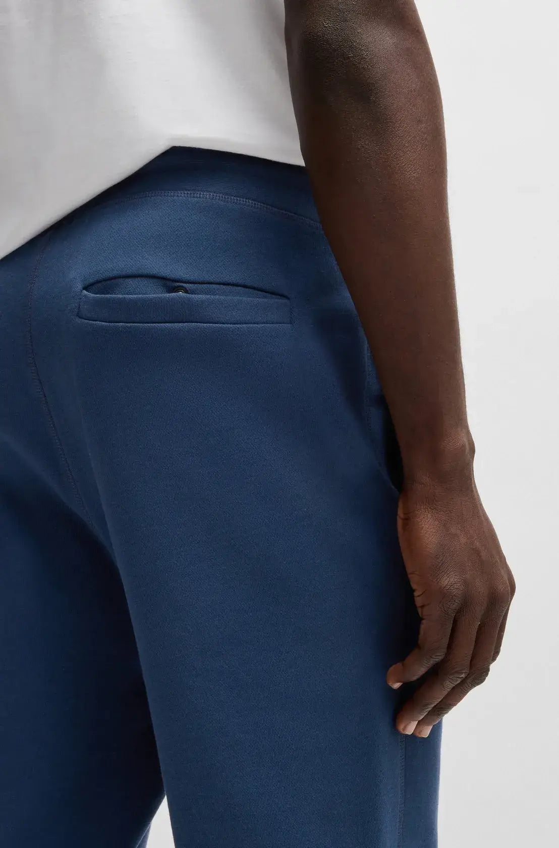 jogging-boss-homme-marine-zoom