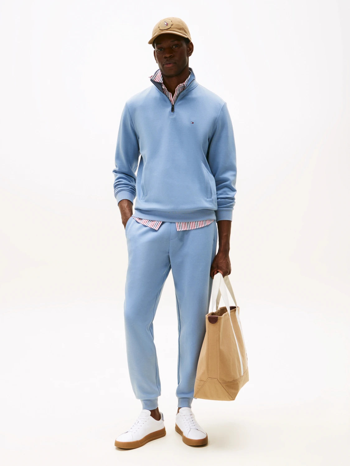 pantalon-jogging-tommy-hilfiger-bleu-homme-porte