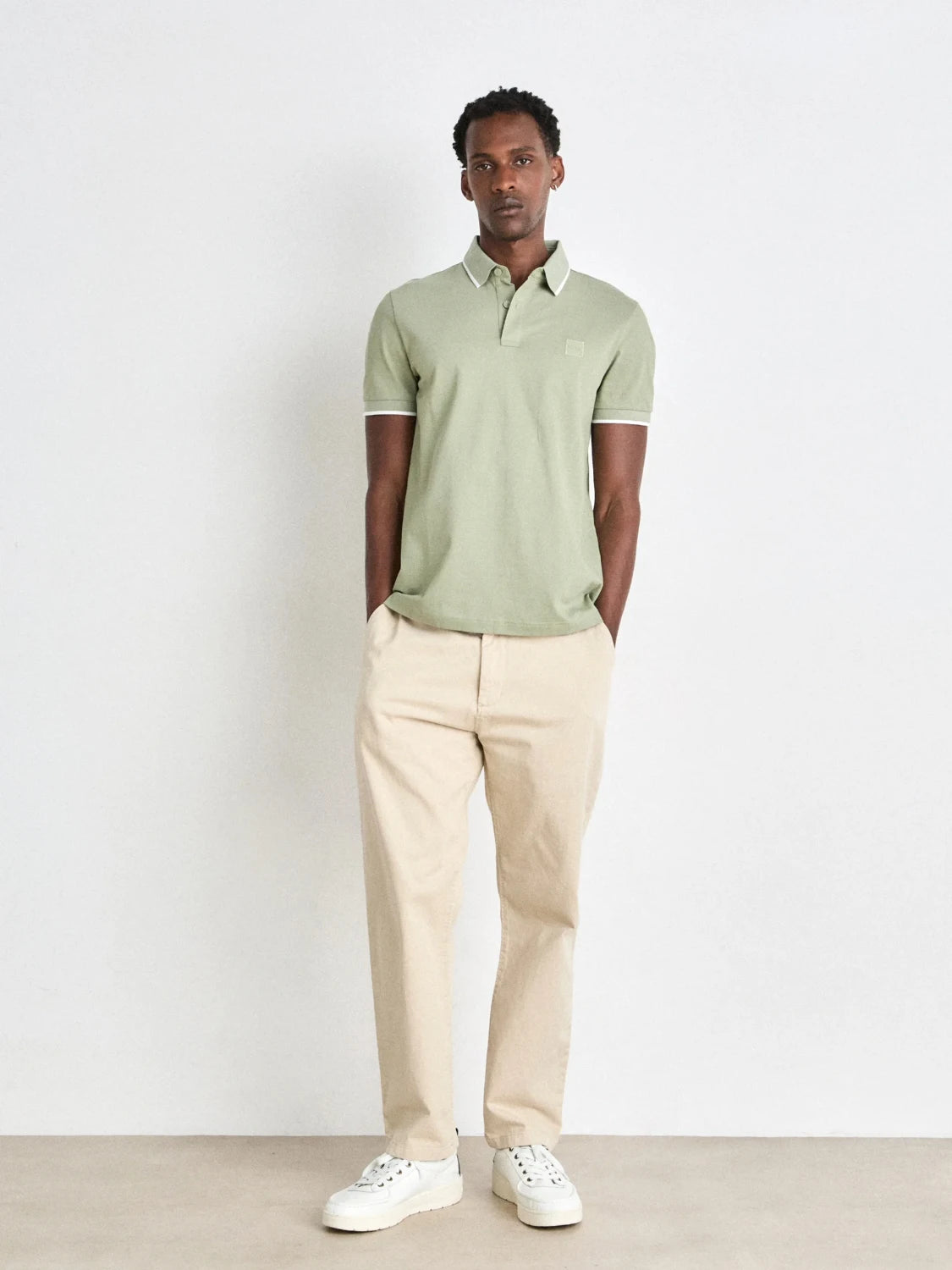 polo-boss-homme-vert-clair-porte