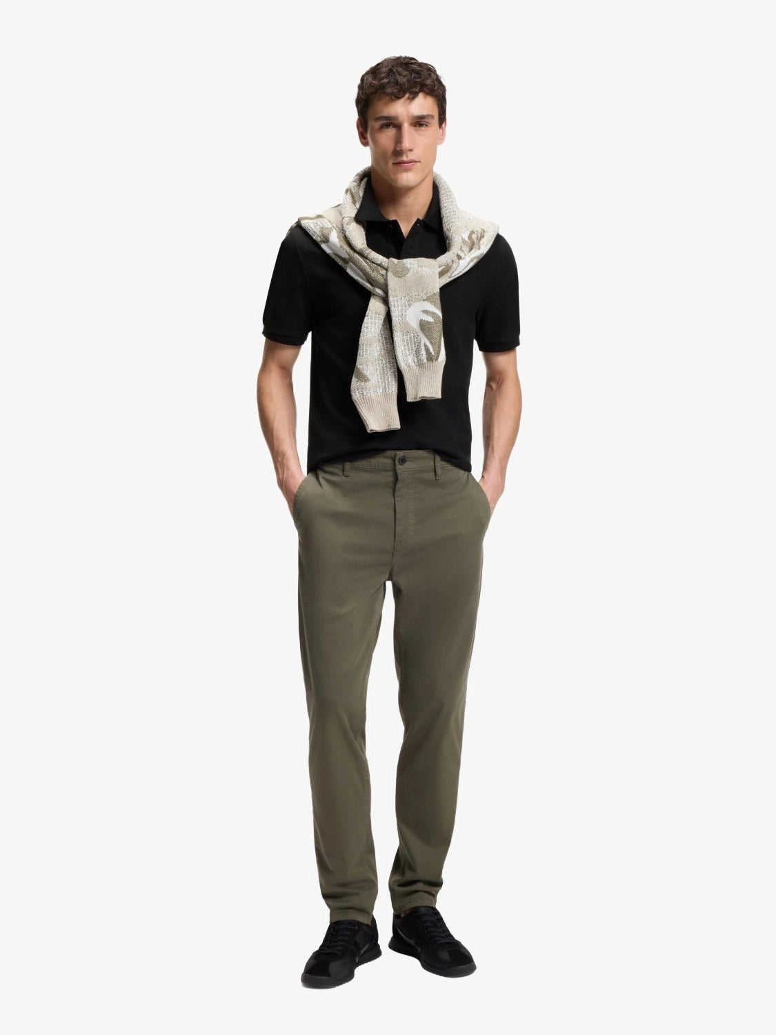 polo-boss-noir-homme-50560227001-porte