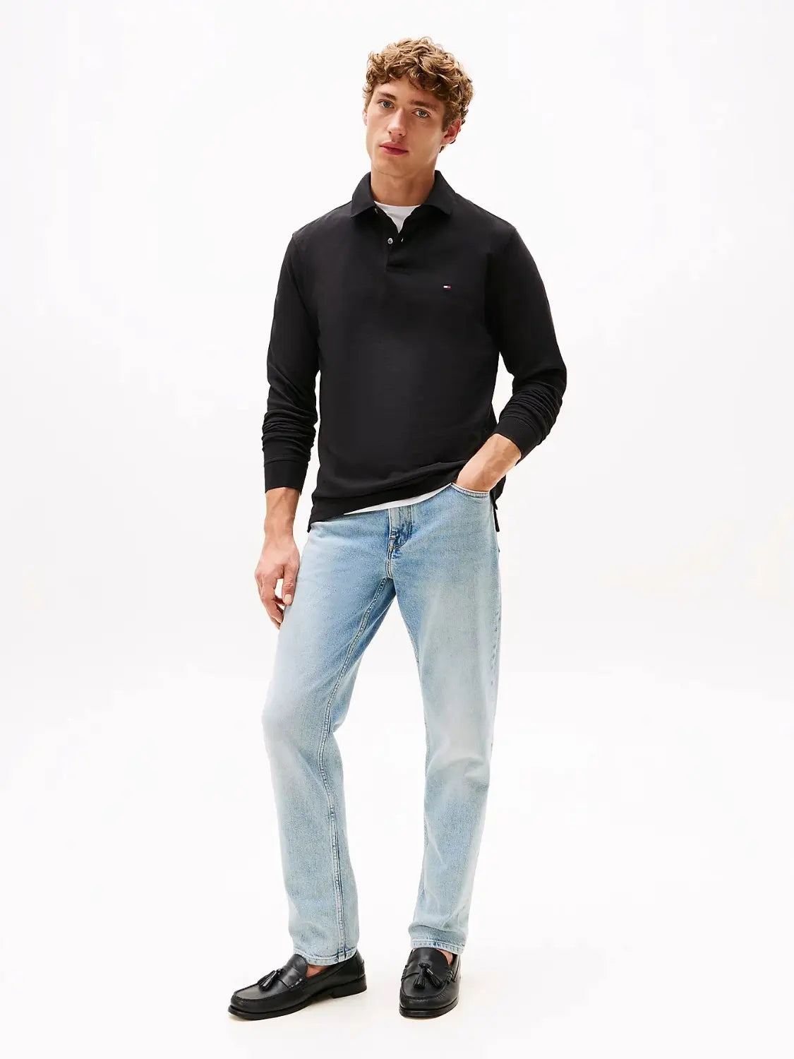 polo-manches-longues-tommy-hilfoger-noir-porte