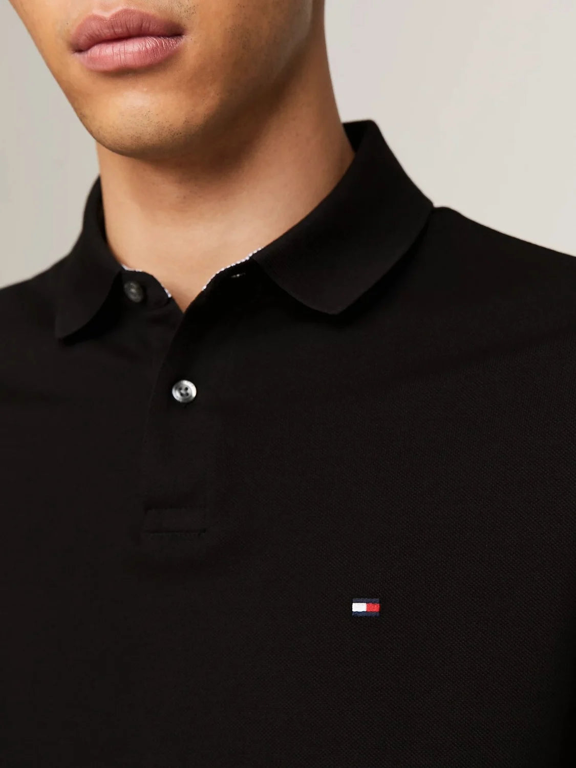 polo-manches-longues-tommy-hilfoger-noir-zoom-face