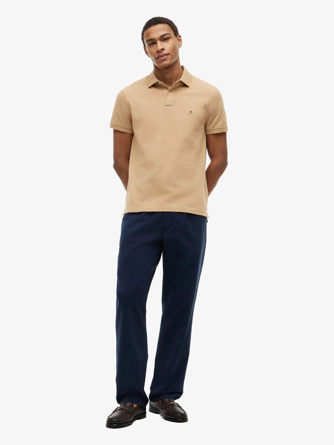 polo-tommy-hilfiger-beige-homme-MW0MW17770GXV-porte