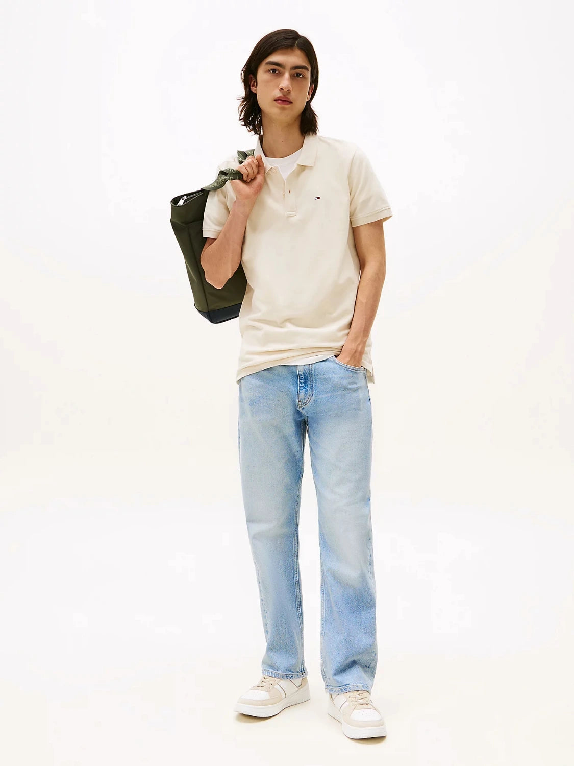 polo-tommy-hilfiger-beige-homme-porte