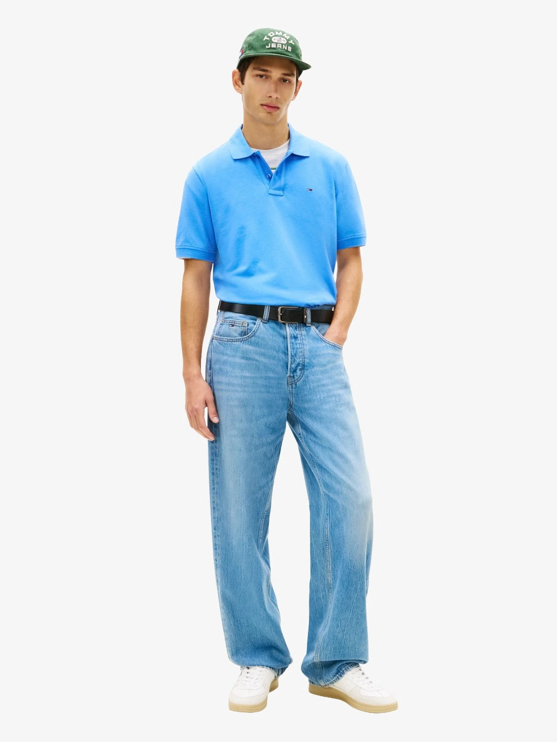 polo-tommy-jeans-homme-bleu-MW0MW373960A4-porte