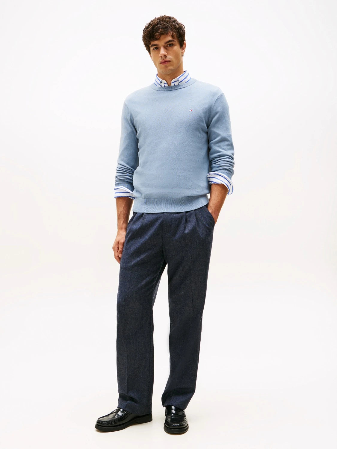 pull-cachemire-tommy-hilfiger-bleu-homme-porte