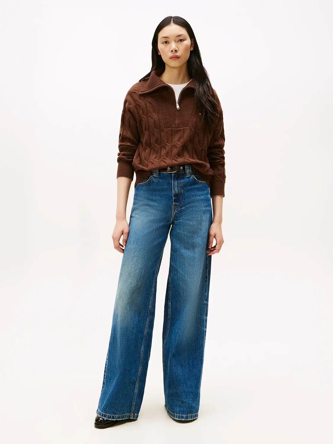 pull-camionneur-femme-tommy-hilfiger-marron-porte