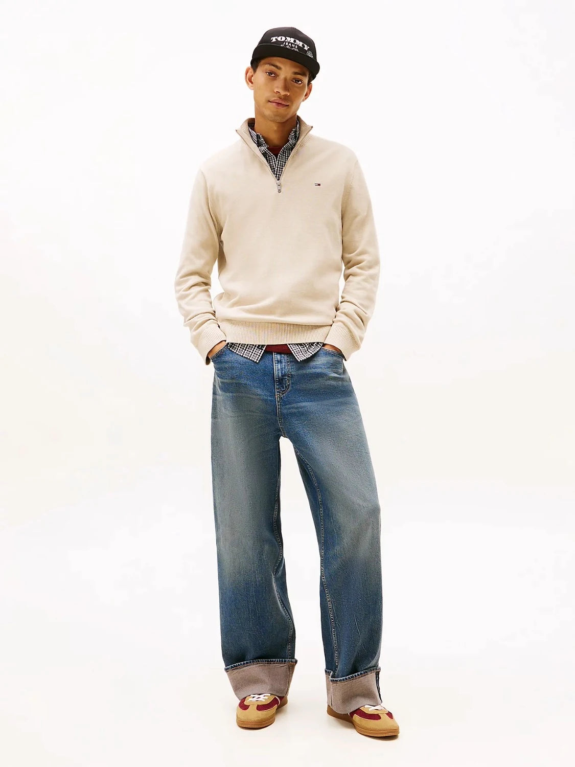 pull-camionneur-tommy-jeans-beige-porte