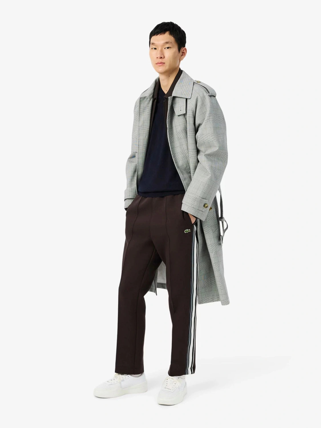 pull-lacoste-laine-marine-homme-porte