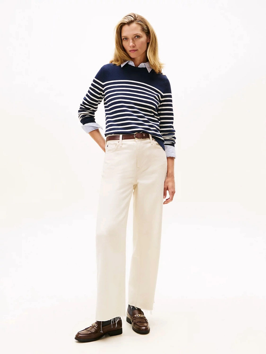 pull-mariniere-femme-tommy-hilfiger-marine-porte