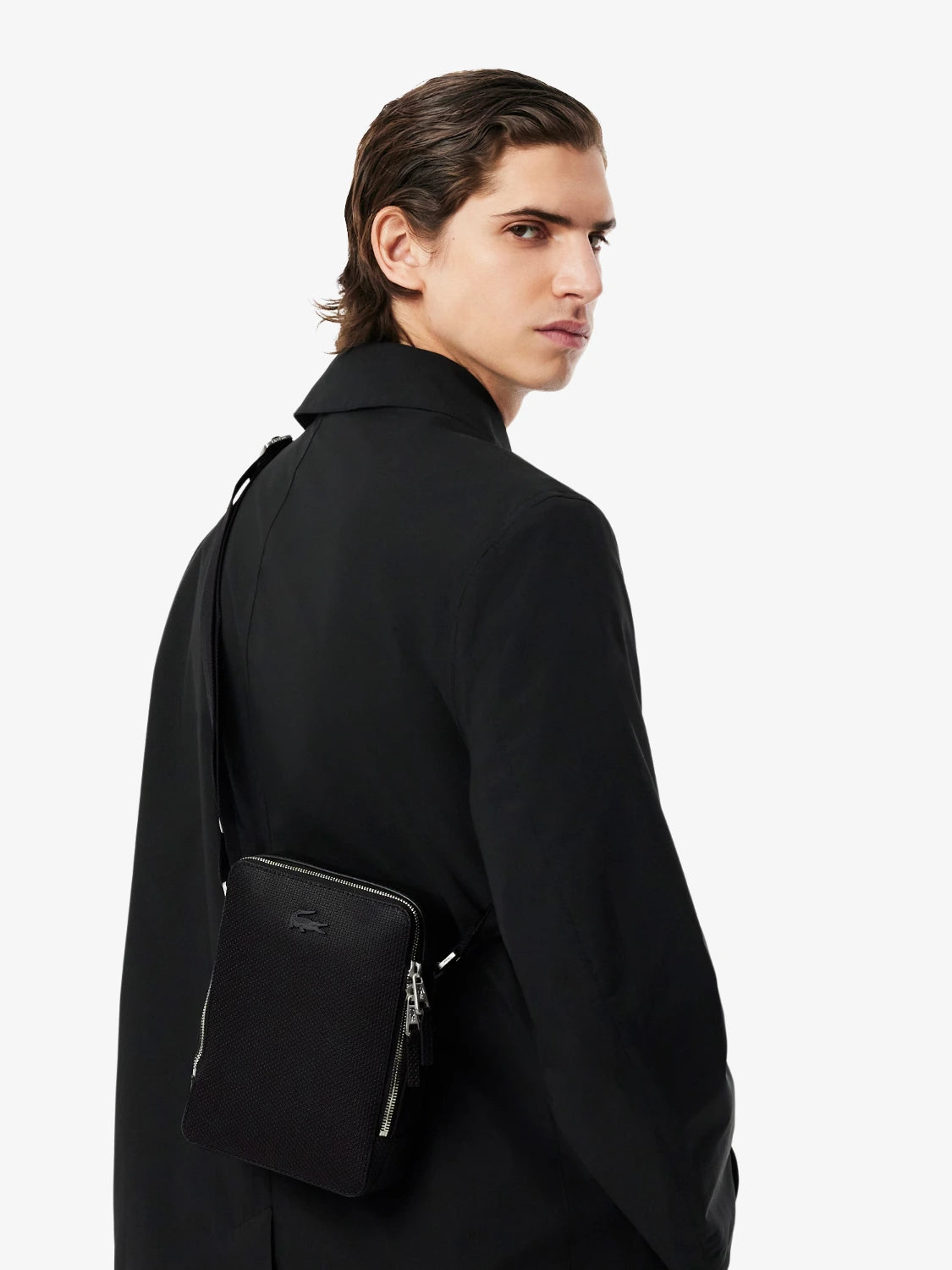 sac-bandouliere-lacoste-homme-nh3271ce0-porte-zoom