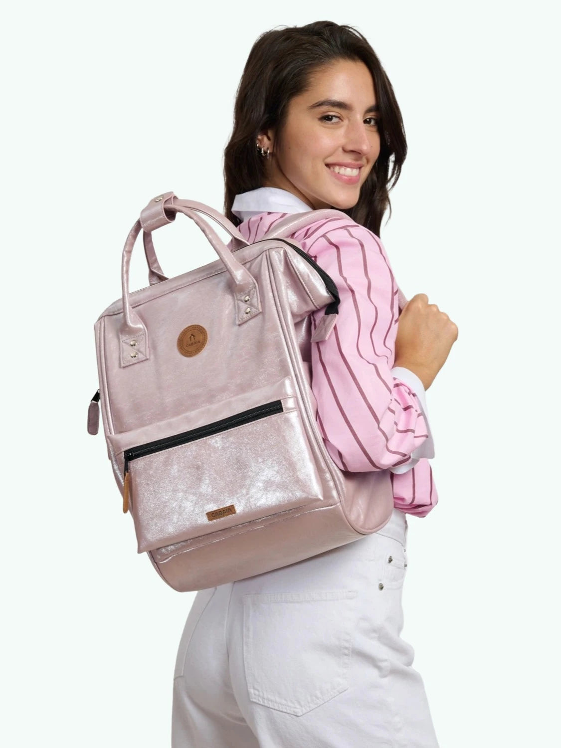 sac-dos-adventurer-cabaia-Scilla-femme-rose-porte
