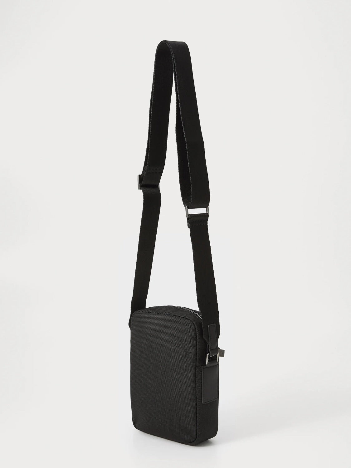 sacoche-lacoste-homme-cuir-nh5157ey0-arriere