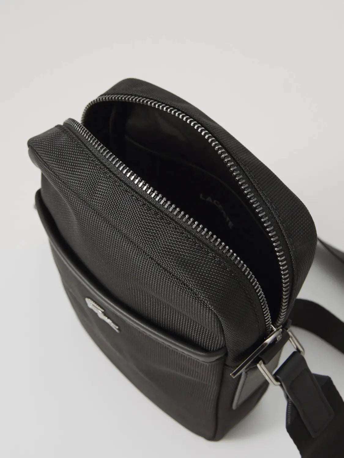 sacoche-lacoste-homme-cuir-nh5157ey0-interieur