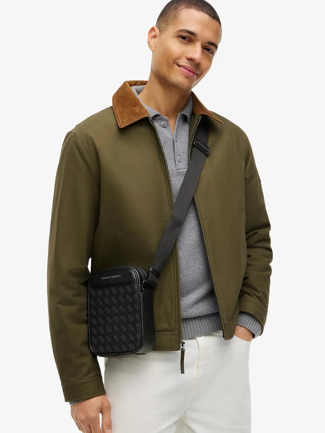 sacoche-tommy-hilfiger-noire-homme-AM0AM14844BDS-porte