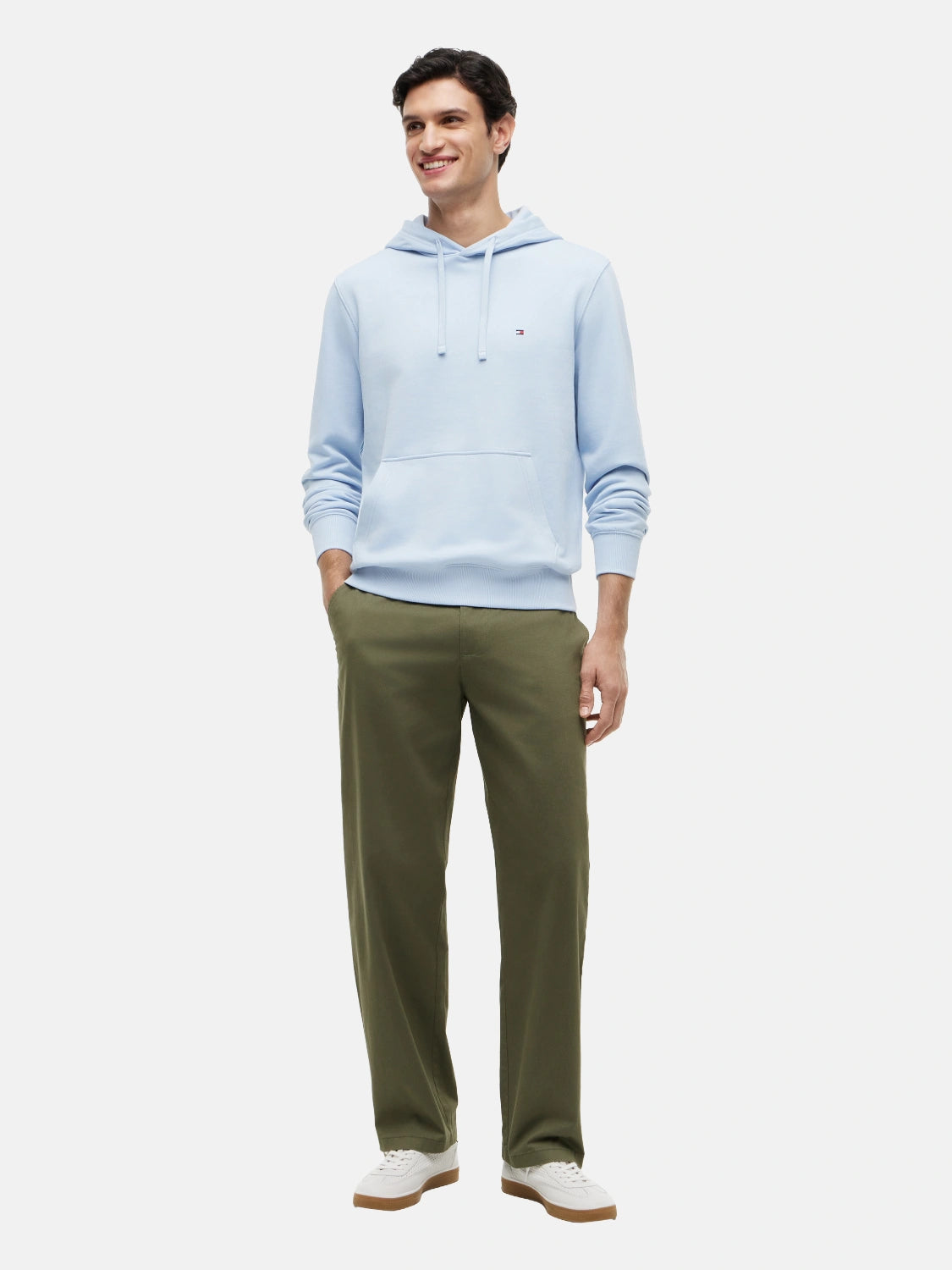 sweat-a-capuche-tommy-hilfiger-bleu-porte
