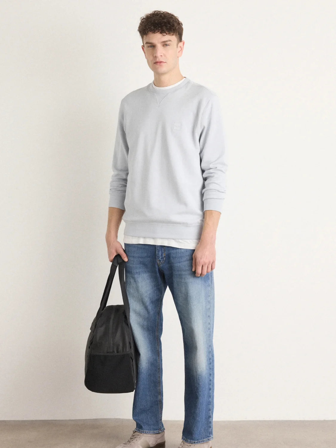 sweat-boss-gris-homme-porte