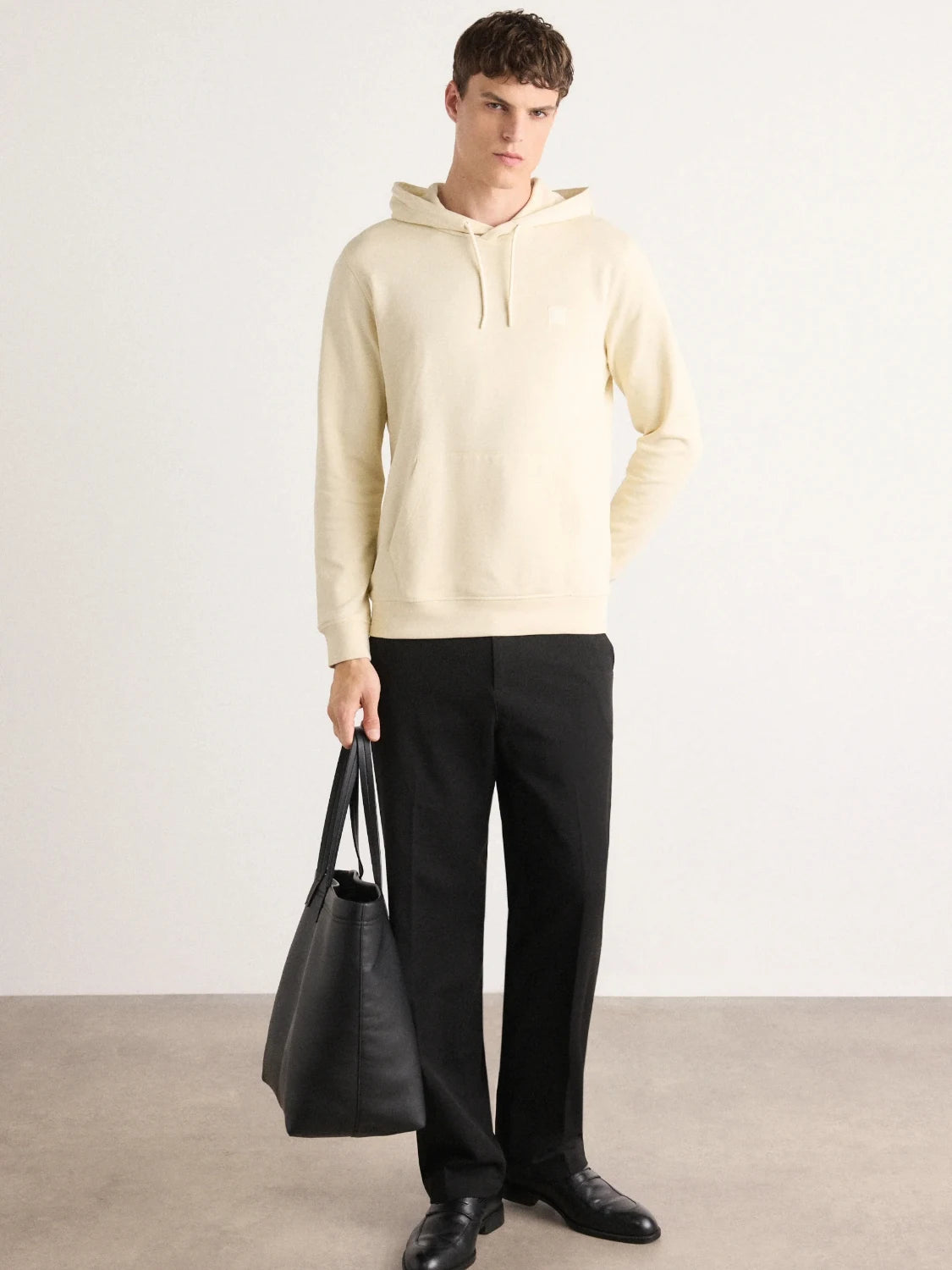 sweat-boss-jaune-homme-porte