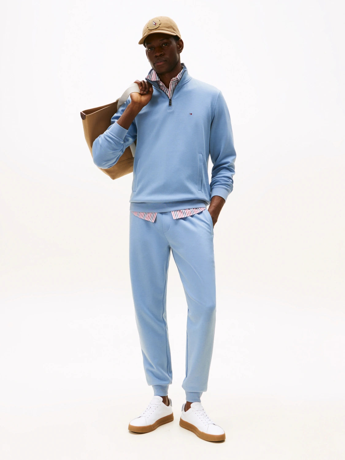 sweat-camionneur-tommy-hilfiger-bleu-homme-porte