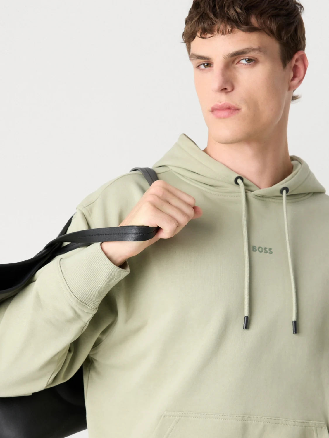 sweat-capuche-boss-vert-homme-face-zoom