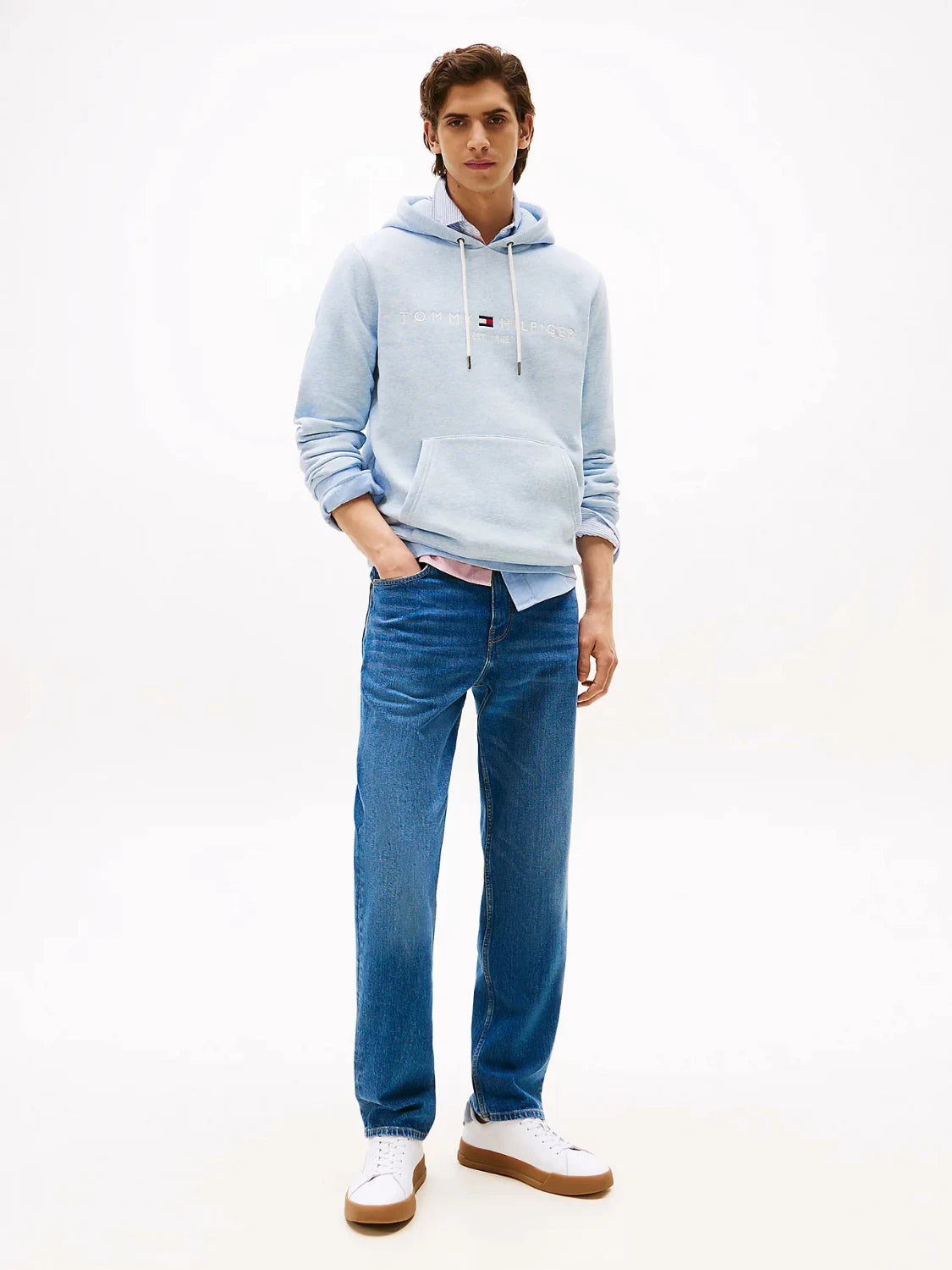 sweat-capuche-tommy-hilfiger-bleu-homme-porte