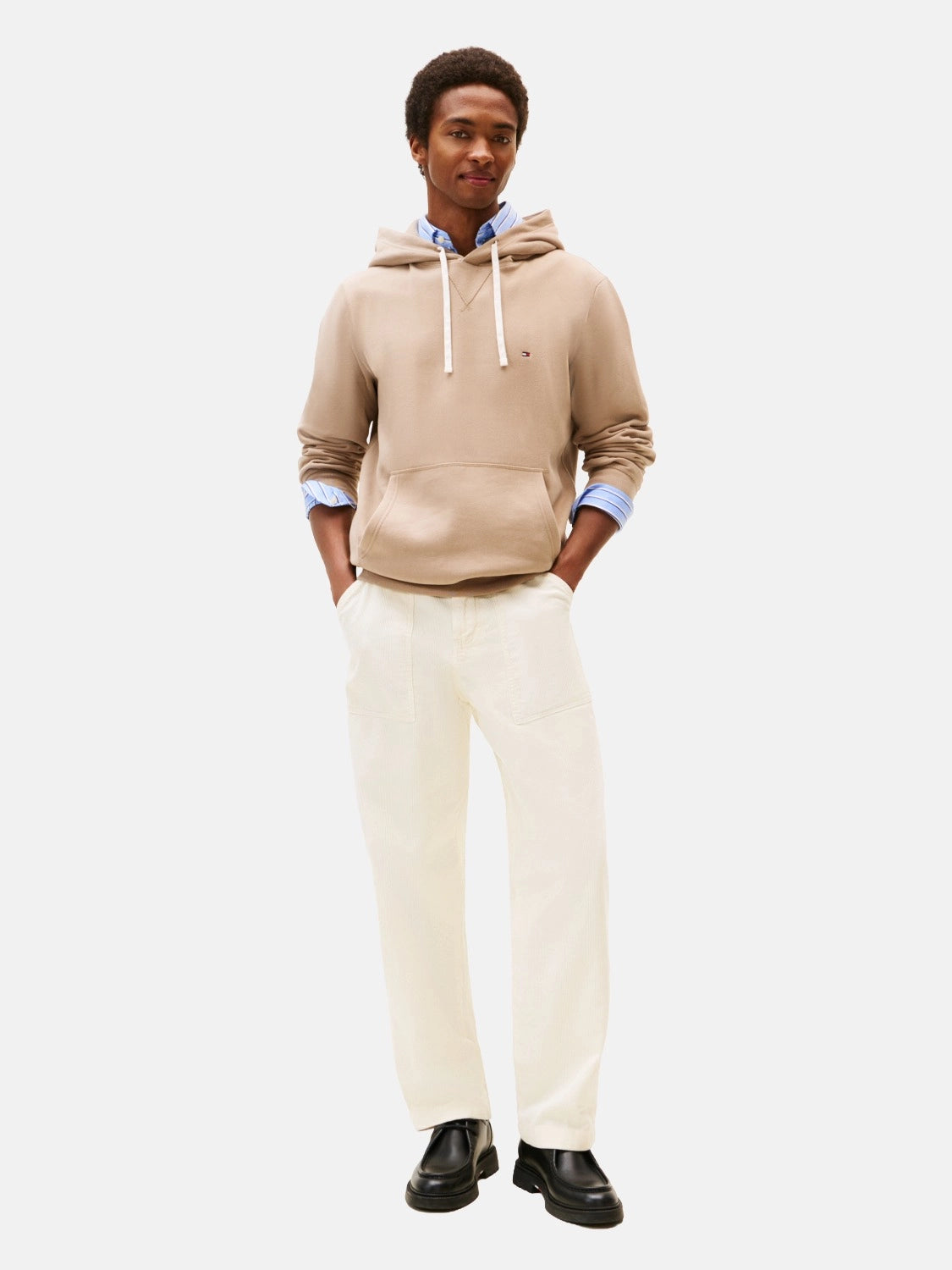 sweat-tommy-hilfiger-beige-homme-porte
