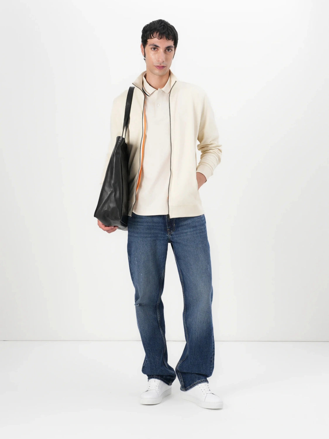 sweat-zippe-boss-home-jaune-porte