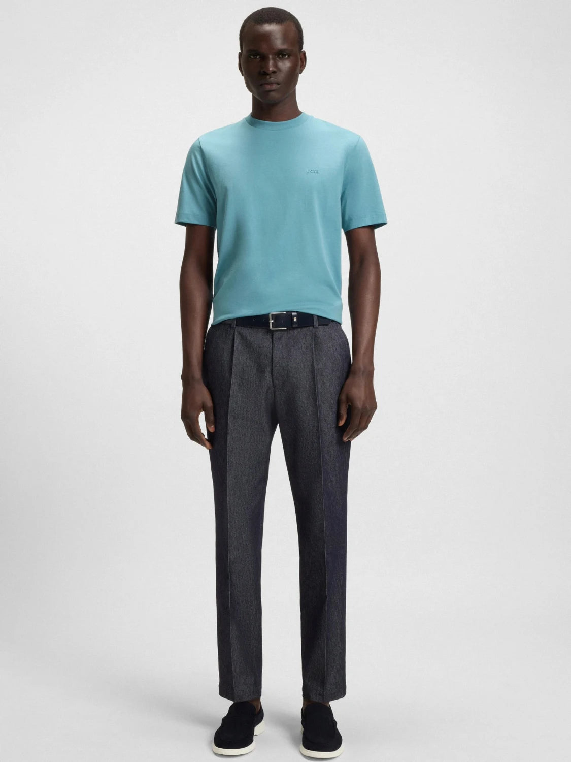 t-shirt-boss-bleu-homme-porte