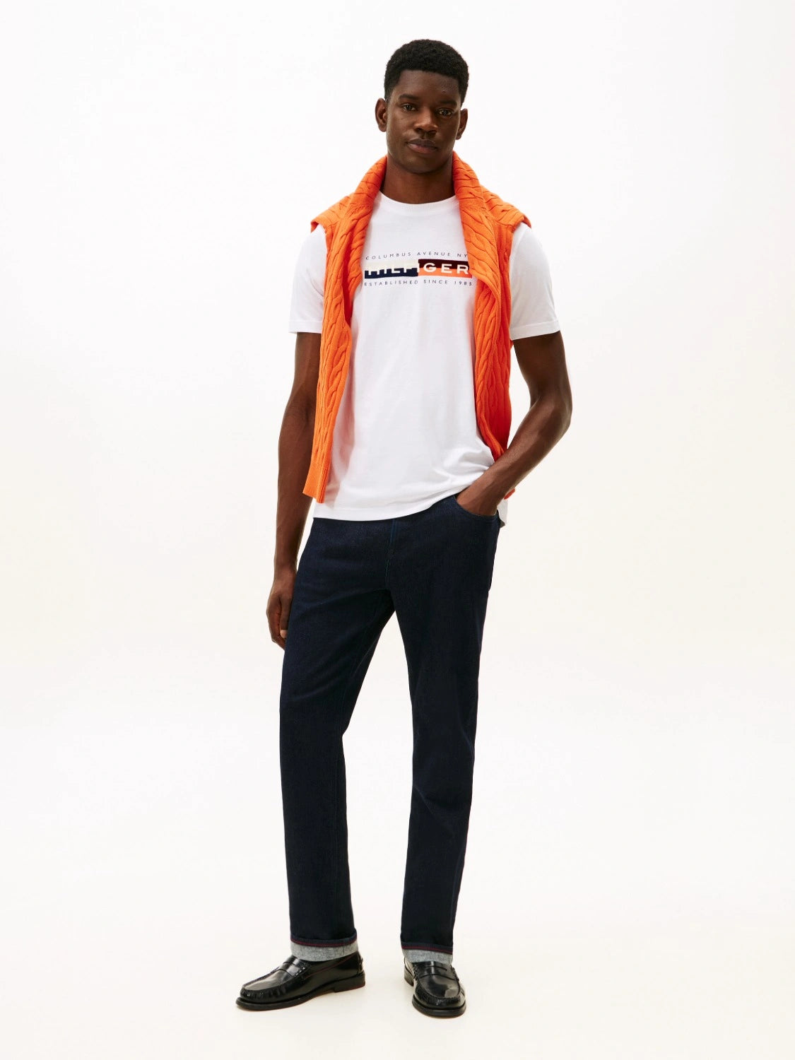 t-shirt-tommy-hilfiger-blanc-homme-porte