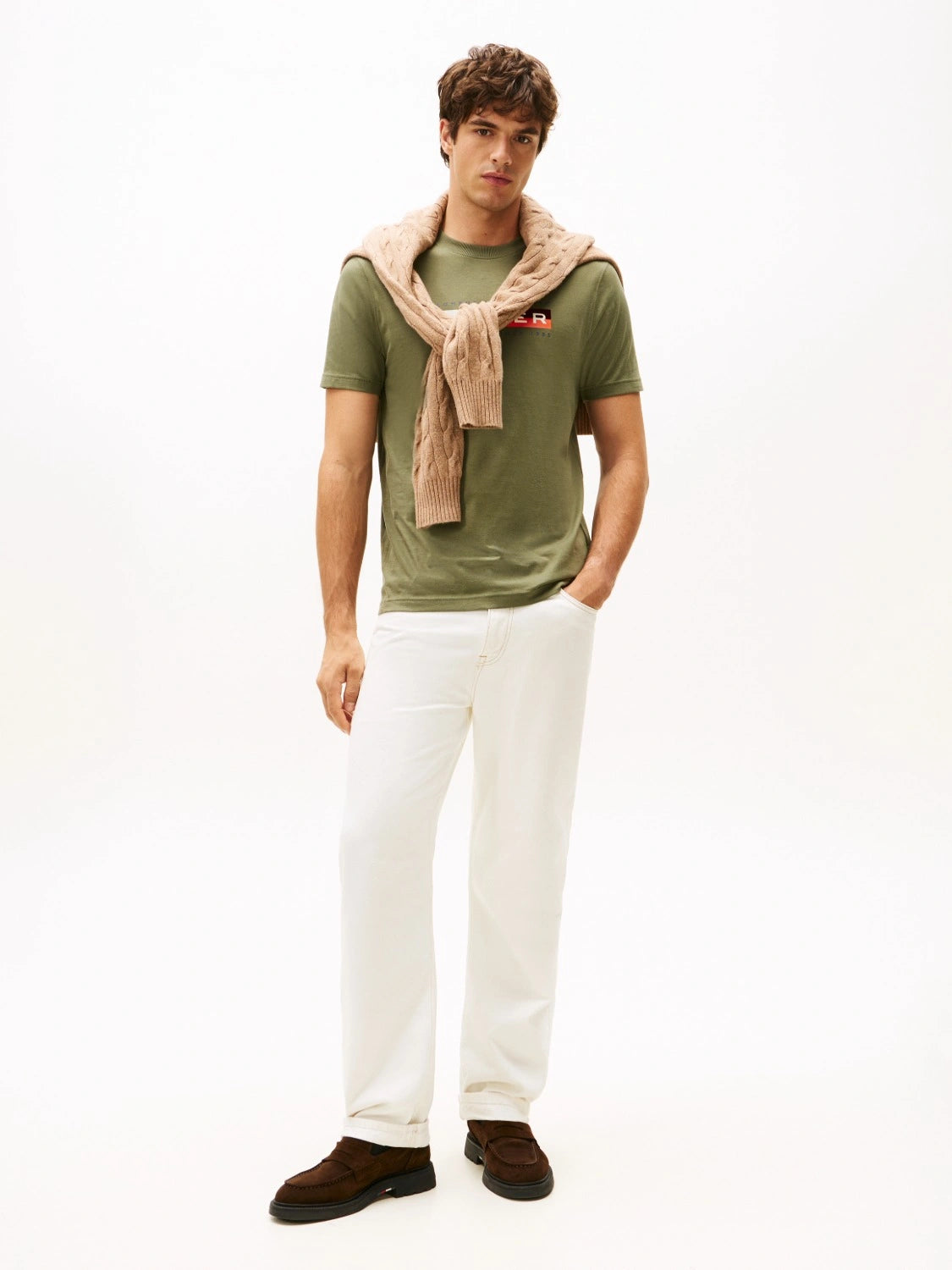t-shirt-tommy-hilfiger-kaki-homme-porte