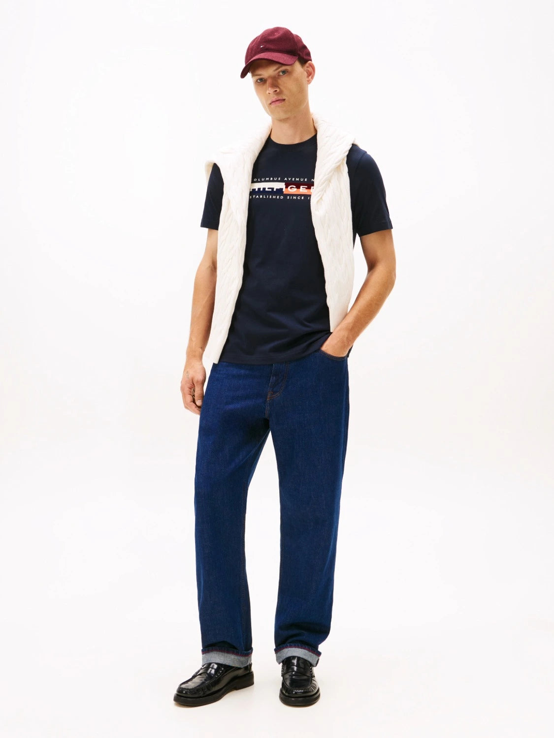 t-shirt-tommy-hilfiger-marine-homme-porte