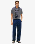t-shirt-tommy-hilfiger-mariniere-homme-MW0MW409230BC-porte