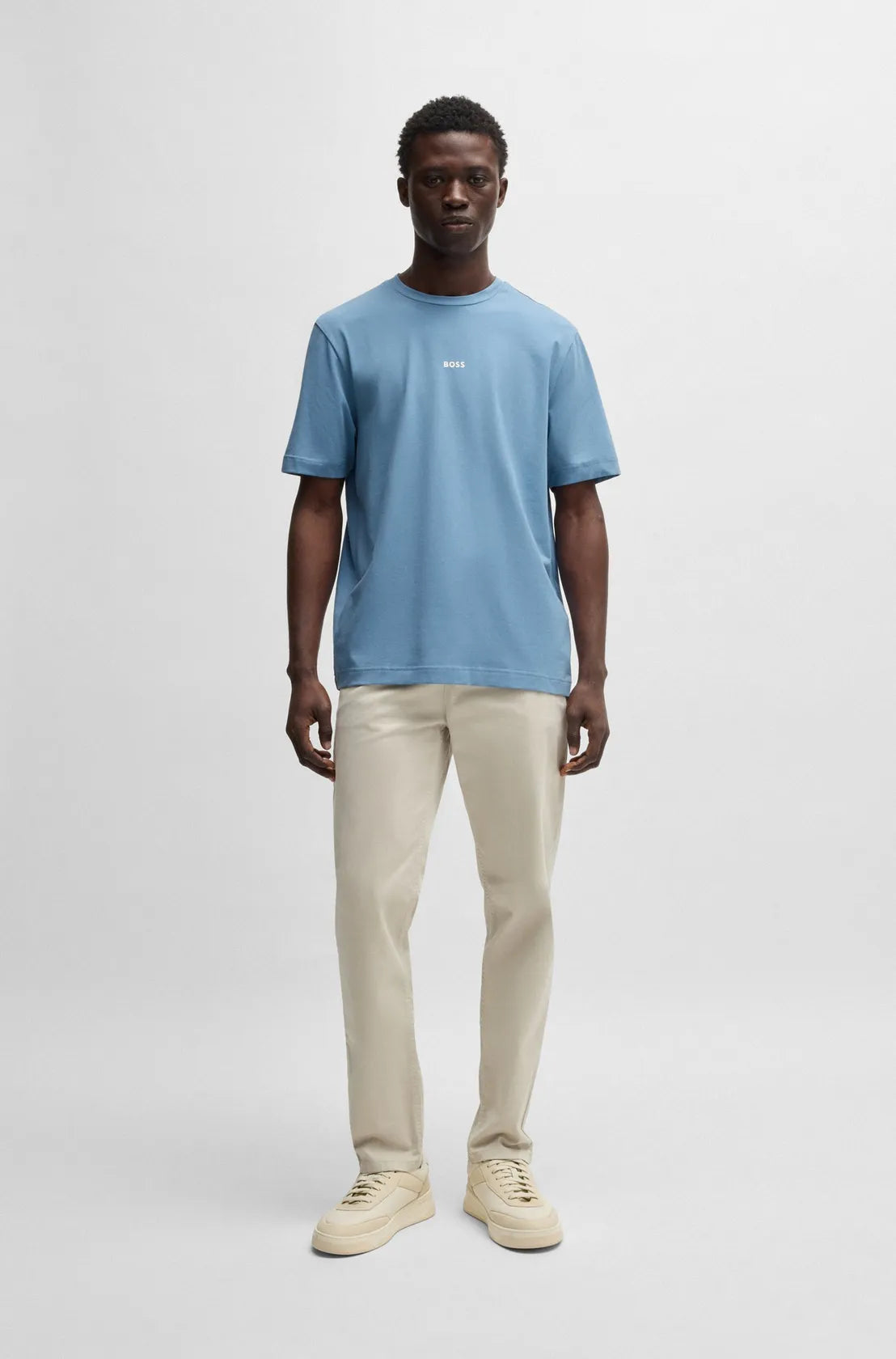 tshirt-boss-homme-bleu-clair-porte