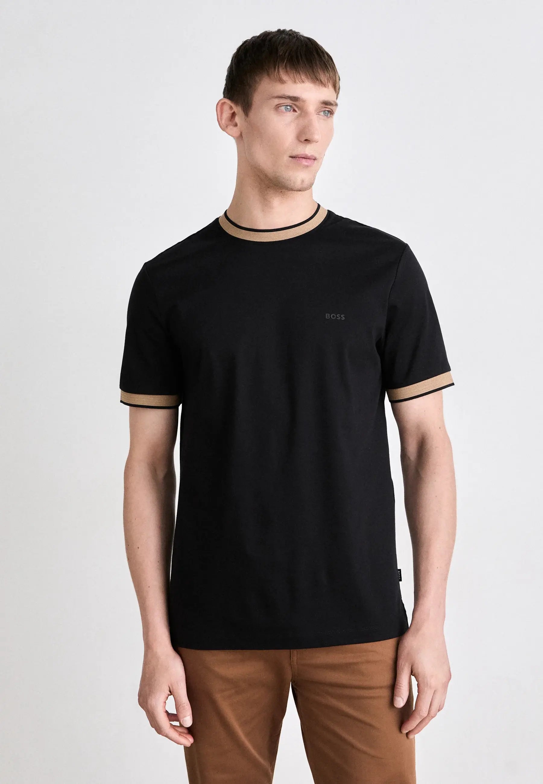 tshirt-boss-noir-homme-face