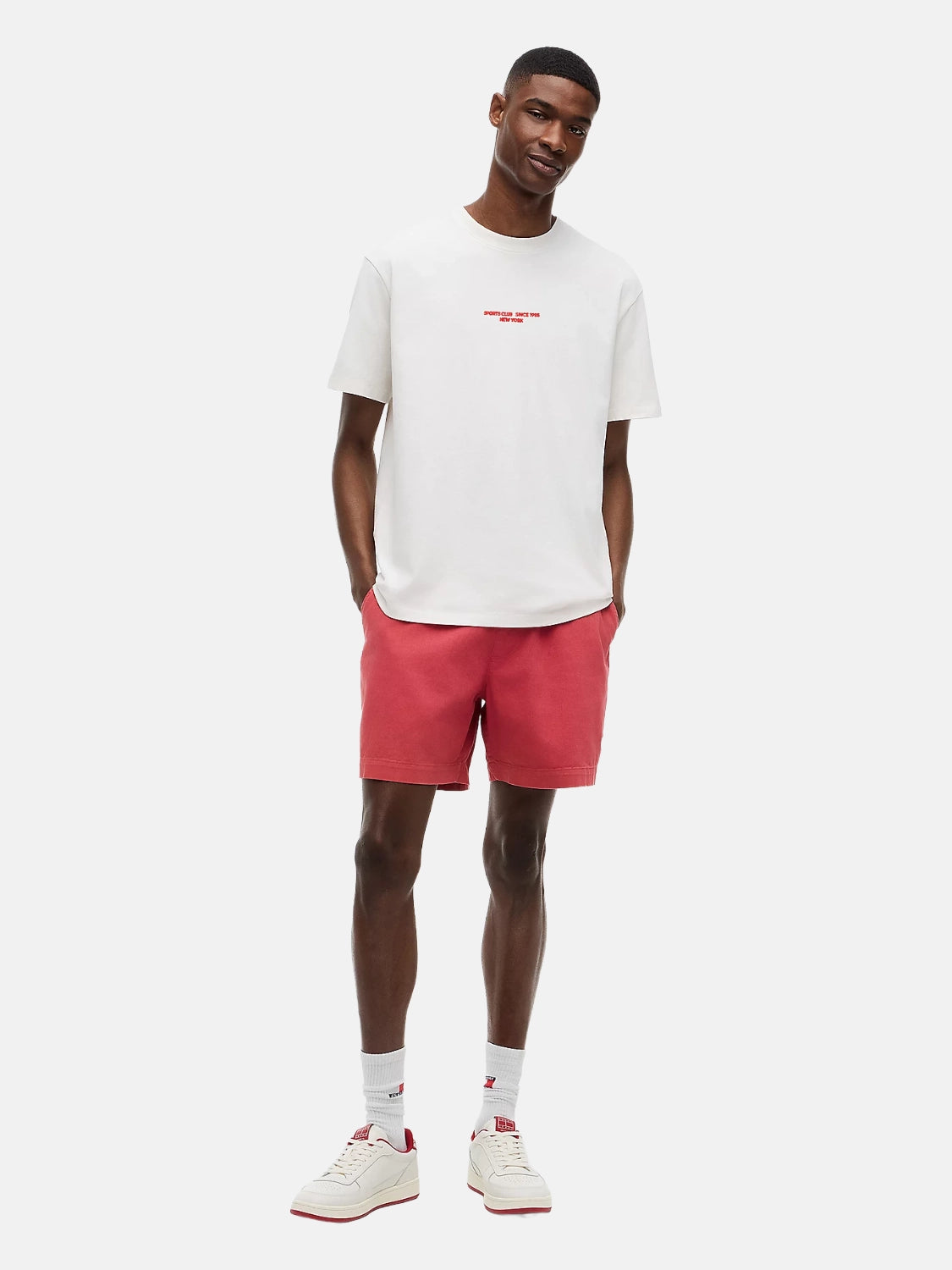 tshirt-tommy-jeans-blanc-porte
