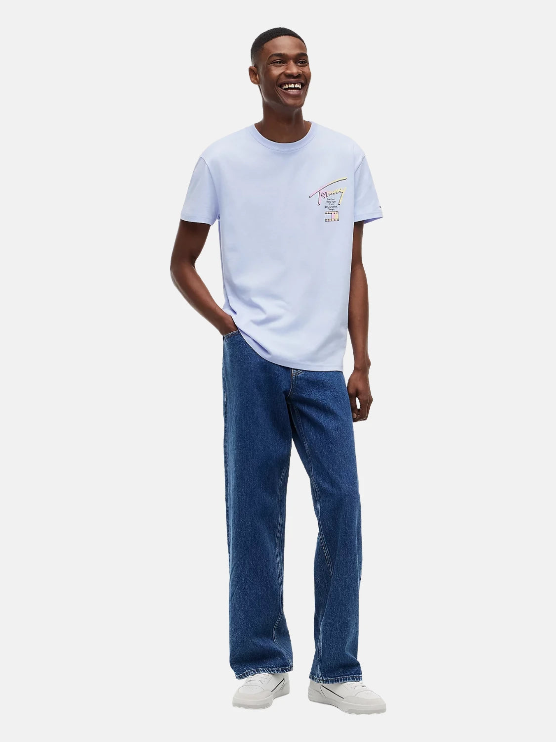 tshirt-tommy-jeans-bleu-porte