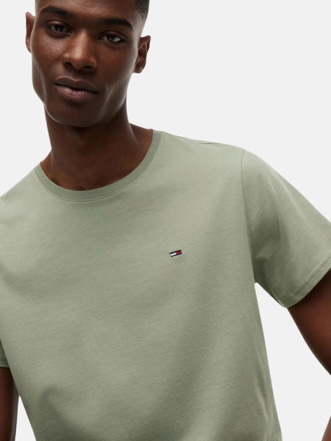 tshirt-tommy-jeans-kaki-zoom
