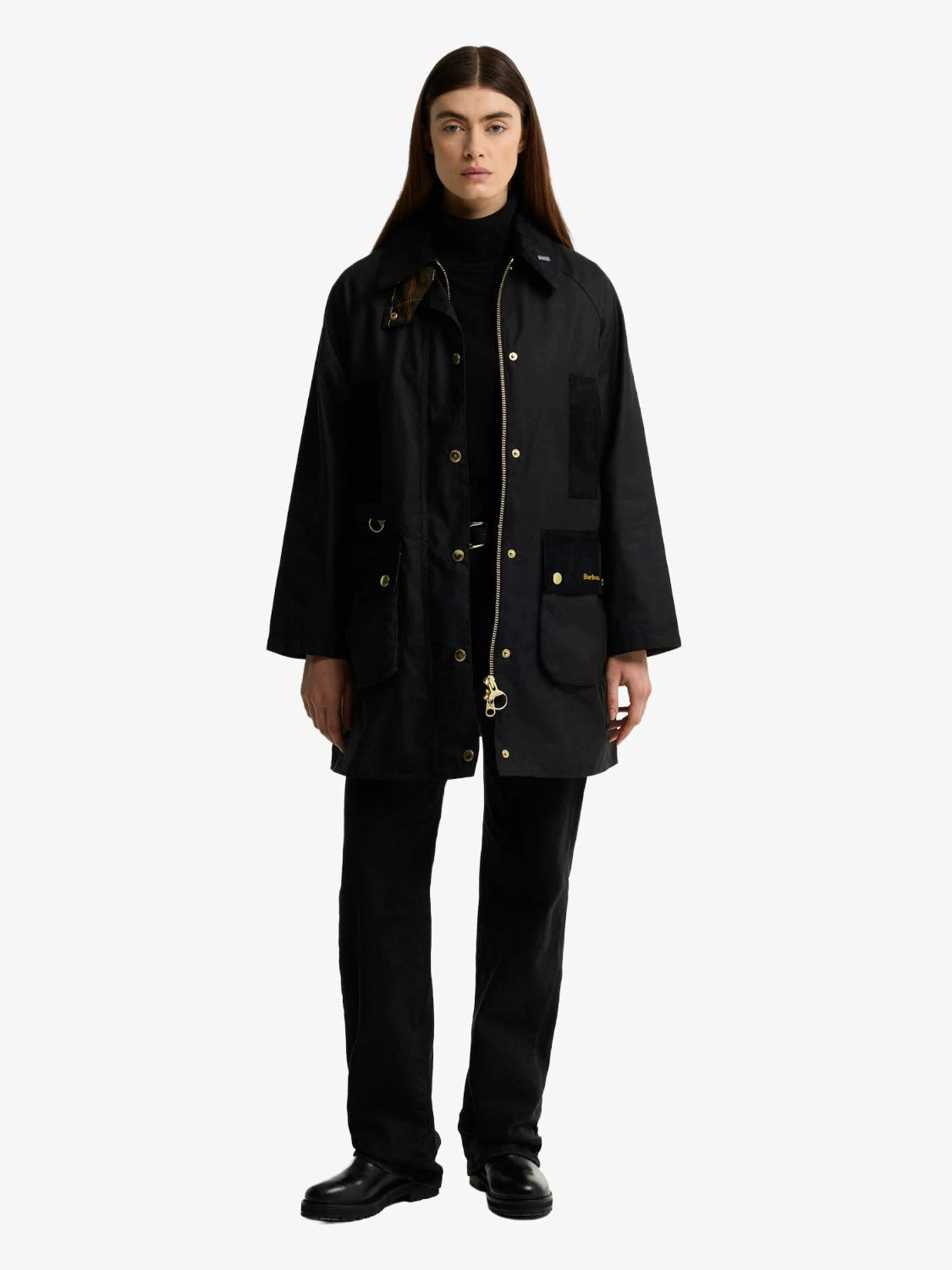 veste-barbour-noire-femme-LWX1583BK71-porte