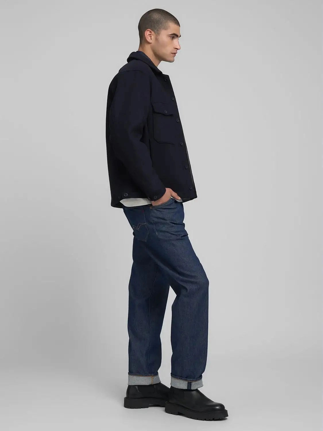 veste-replay-laine-marine-homme-porte-profil