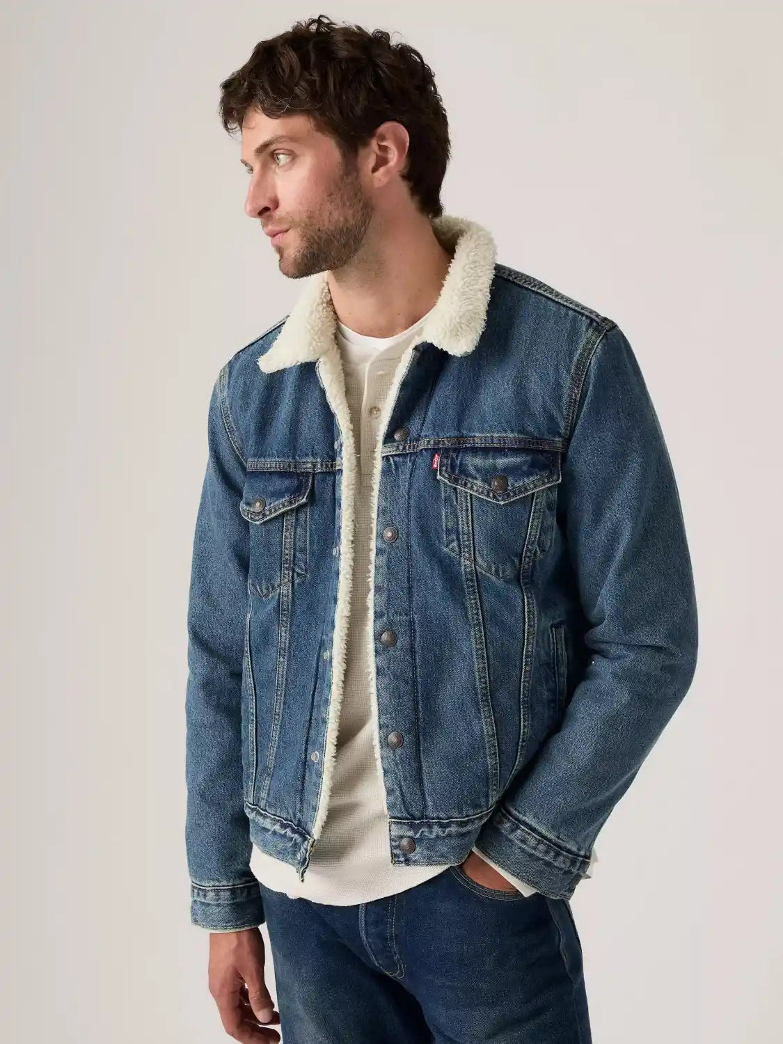 veste-sherpa-homme-levis-163650292-porte