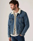 veste-sherpa-homme-levis-163650292-porte
